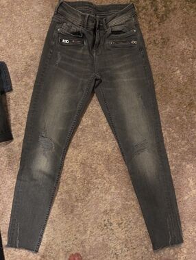 Zara Women's Washed Black Distressed Skinny Jeans